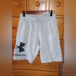 Men's Grey Under Armour Fleece Shorts. Size Medium!